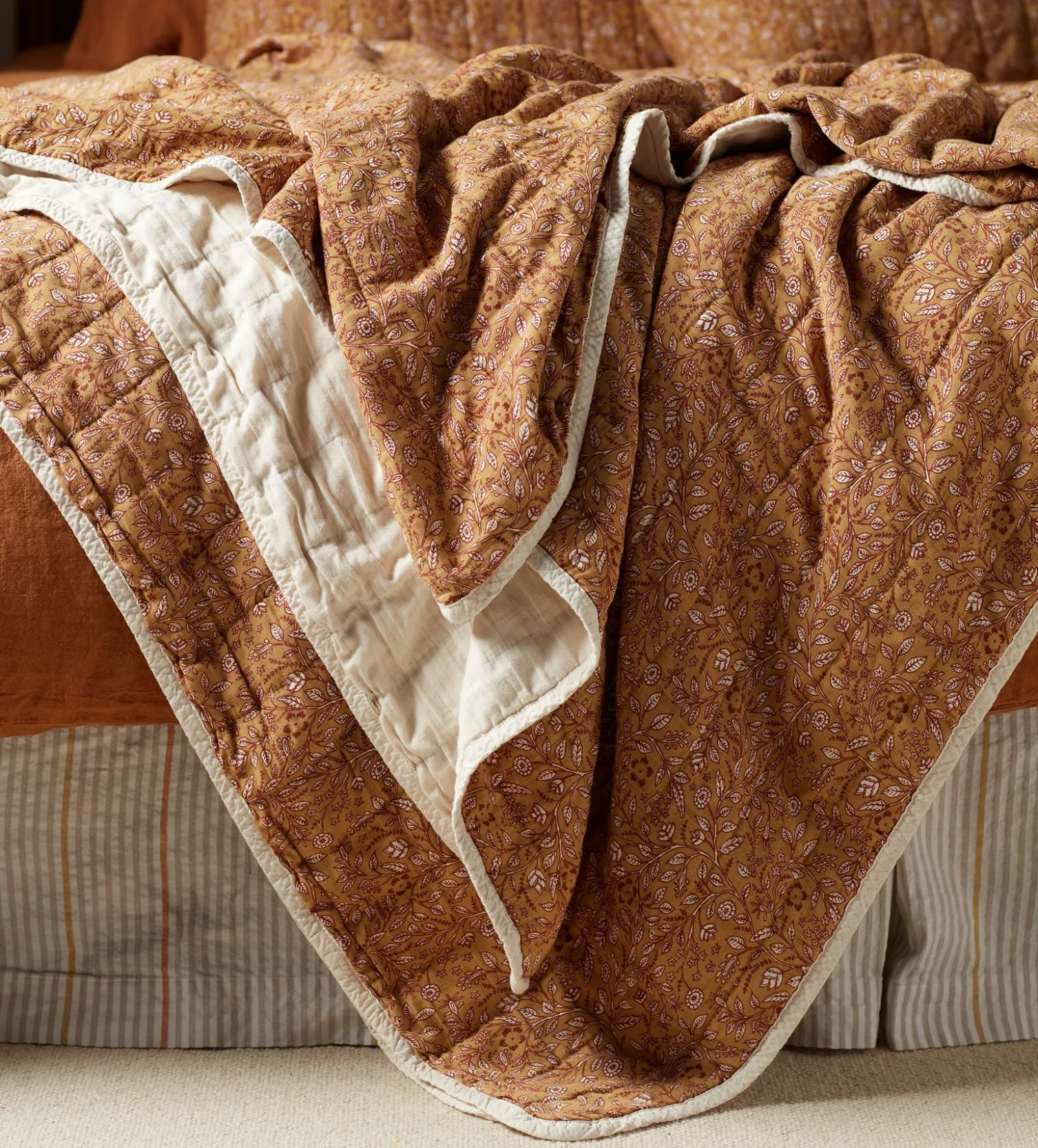 Secret Linen Store Anika Floral 100% Cotton Quilted Throw