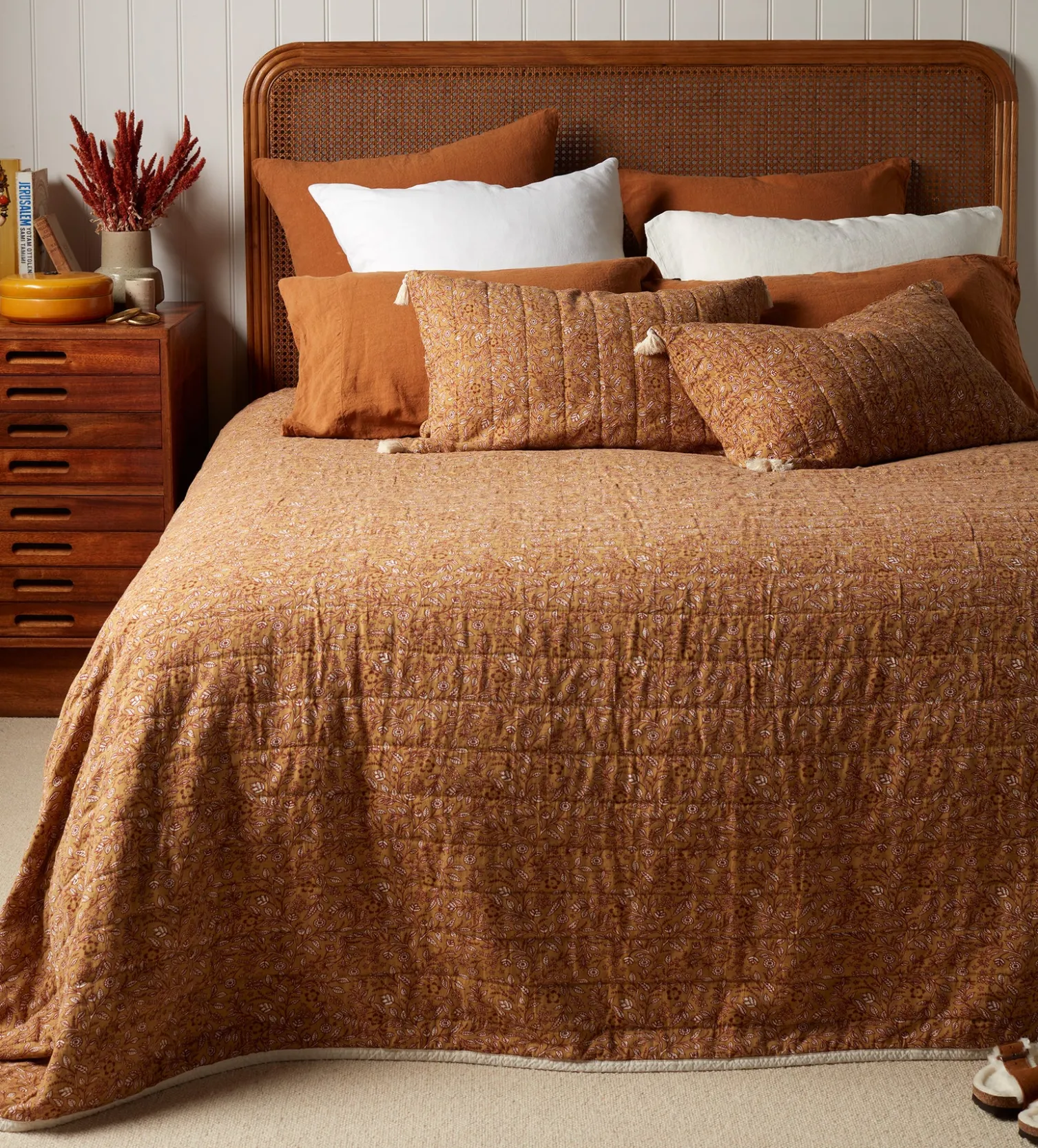 Secret Linen Store Anika Floral 100% Cotton Quilted Throw